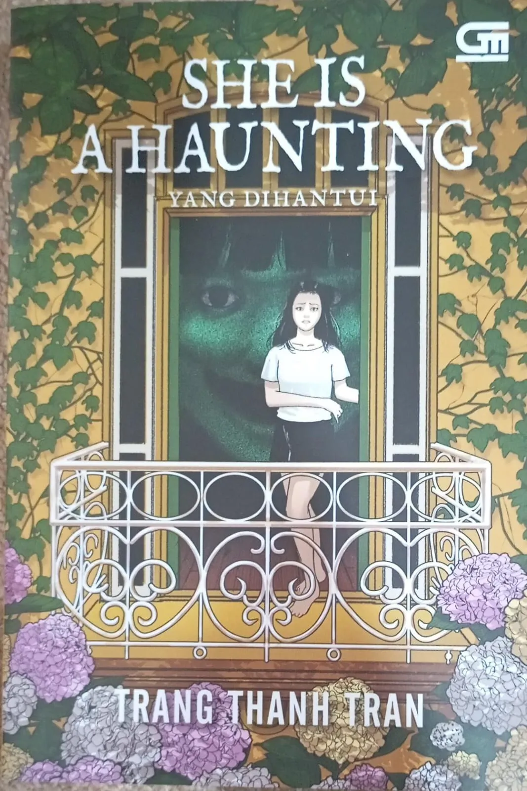Cover SHE IS A HAUNTING