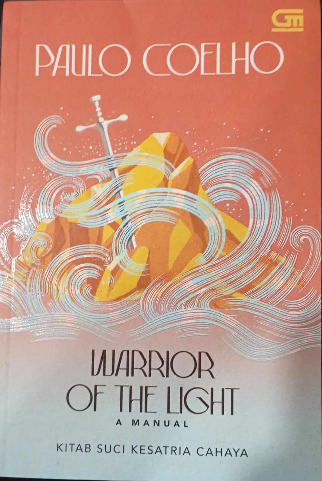 Cover KITAB SUCI KESATRIA CAHAYA (MANUAL OF THE WARRIOR OF THE LIG